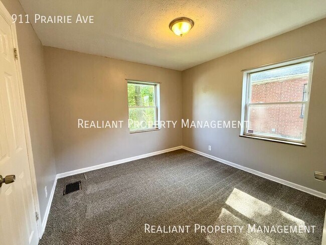 Building Photo - 911 Prairie Ave