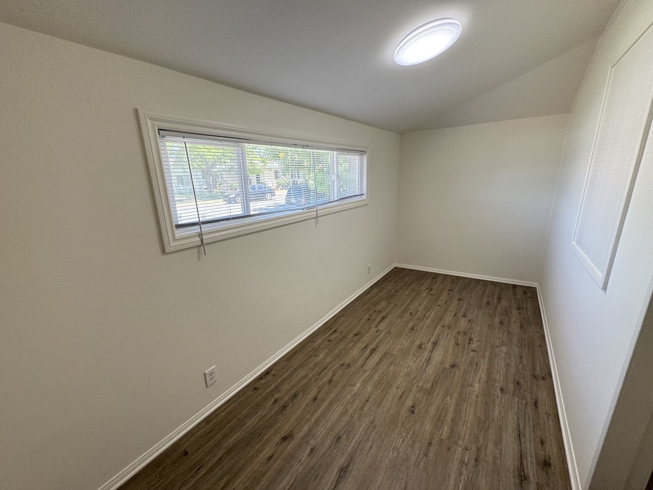 Building Photo - 2014 N Parish Pl