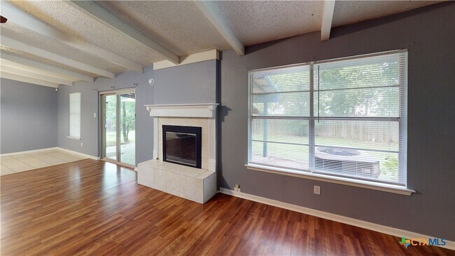 Building Photo - 1404 E Vardeman Ave