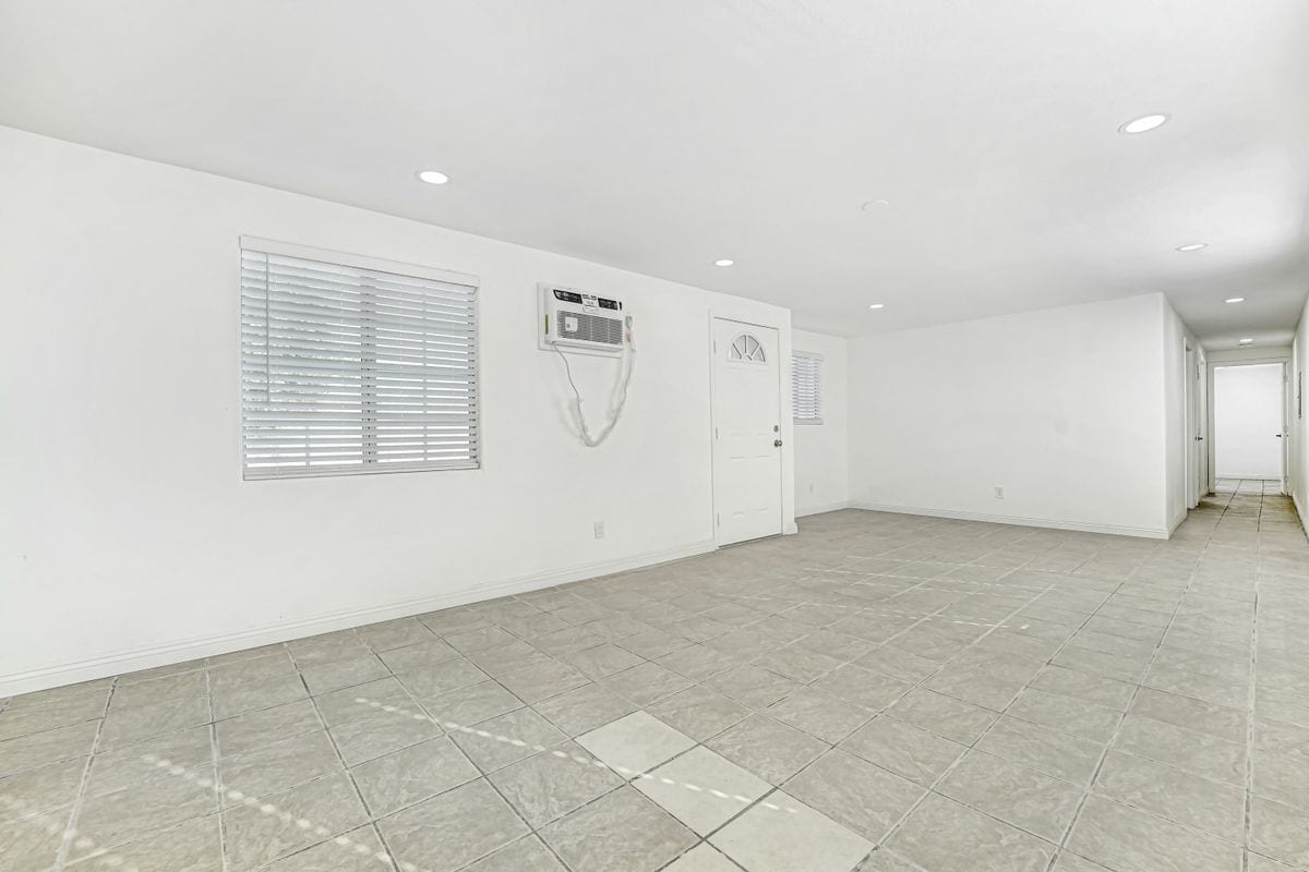 Building Photo - 400 W 109th St