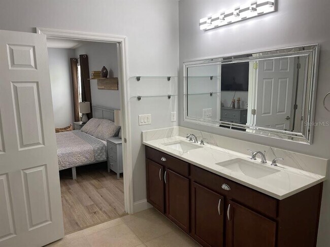 Building Photo - 690 Hadley Pl E