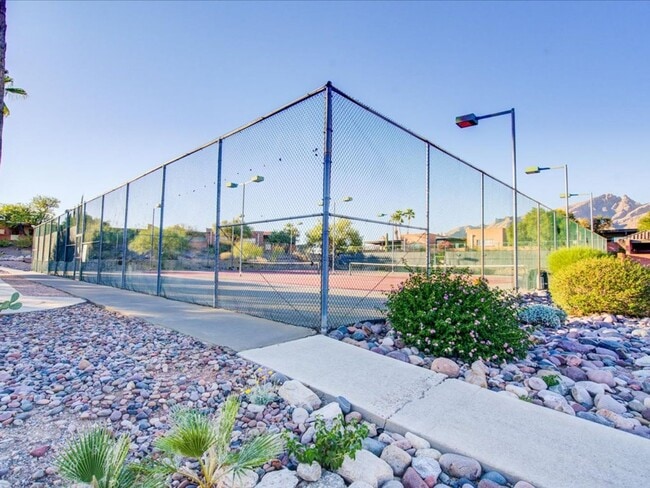 Building Photo - 5526 N Arroyo Grande Dr
