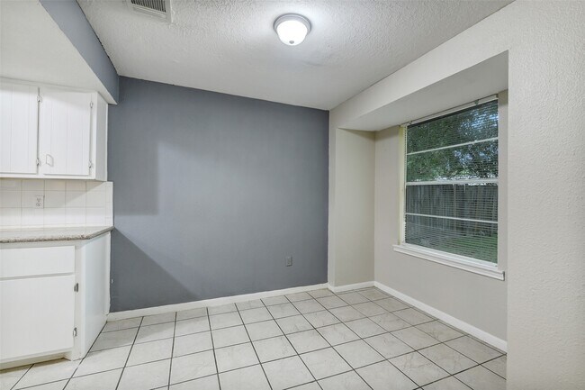 Building Photo - 19334 Wood Village Ln