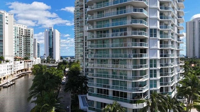 Building Photo - 16500 Collins Ave