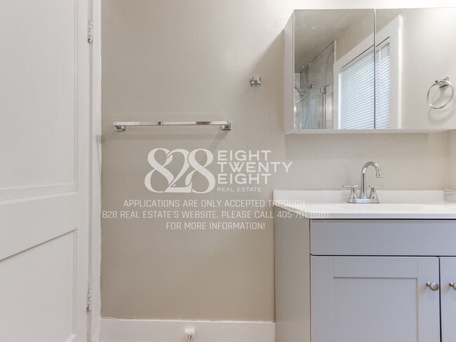 Building Photo - **COMING SOON FOR JUNE 2026 MOVE IN!** 3 BED/2 BATH DUPLEX - CLOSE TO CAMPUS!