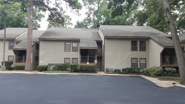 Building Photo - 12900 Walden Rd
