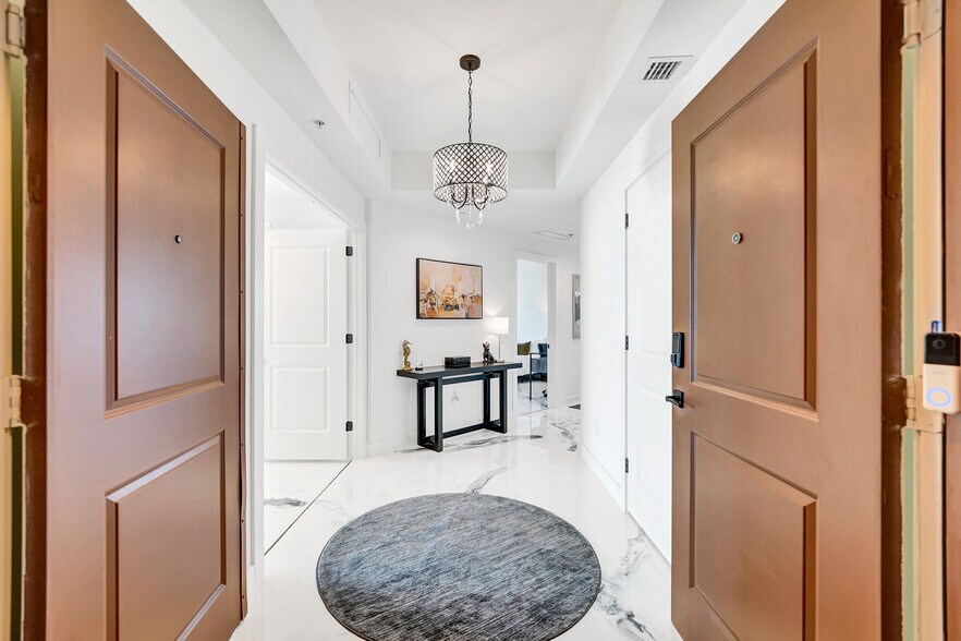 Building Photo - 315 NE 3rd Ave