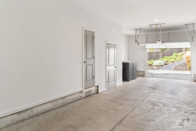 Building Photo - 916 Brees Ct