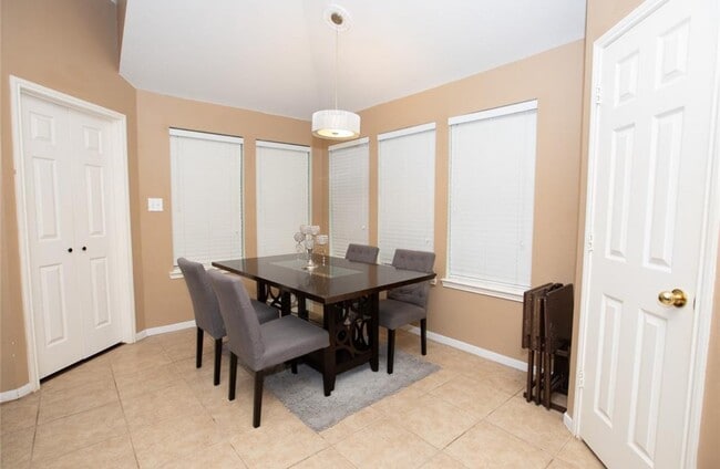Building Photo - 22722 Birch Point Dr