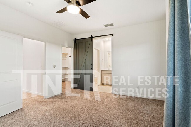 Building Photo - 3698 E Commerce Way