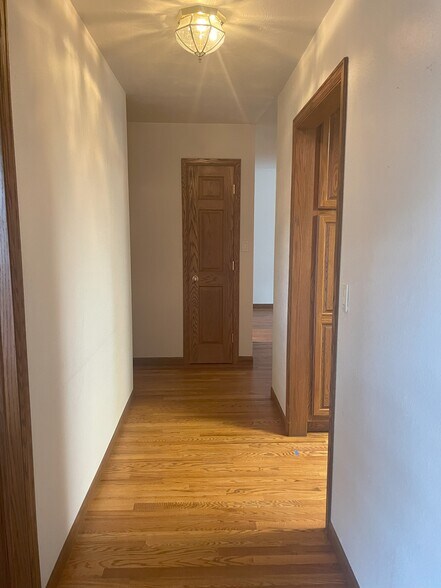 Building Photo - 501 Lois Dr