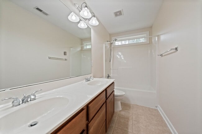 Building Photo - Gorgeous 4br/3ba Two Story House w/ Fully Fenced Backyard!