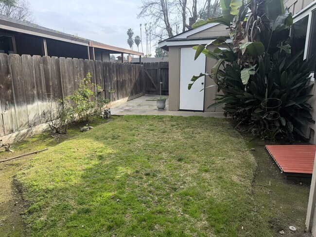 Building Photo - 454 W Twain Ave