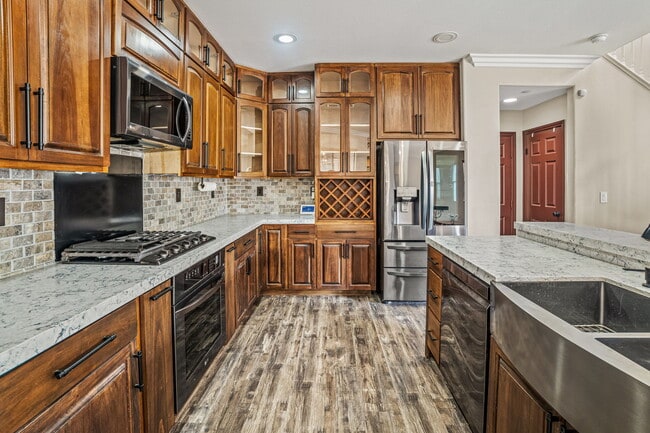 Building Photo - 1225 Los Olivos Street