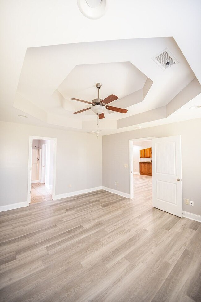 Building Photo - BEAUTIFUL HOME AVAILABLE FROM JULY