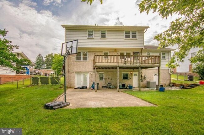 Building Photo - 6910 Eagleton Ln