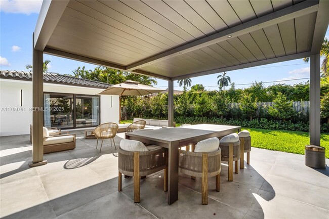 Building Photo - 116 W 1st Ct