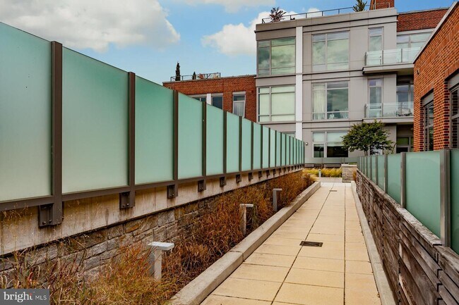 Building Photo - 601 N Fairfax St