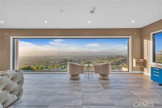 Building Photo - 1232 Inspiration
