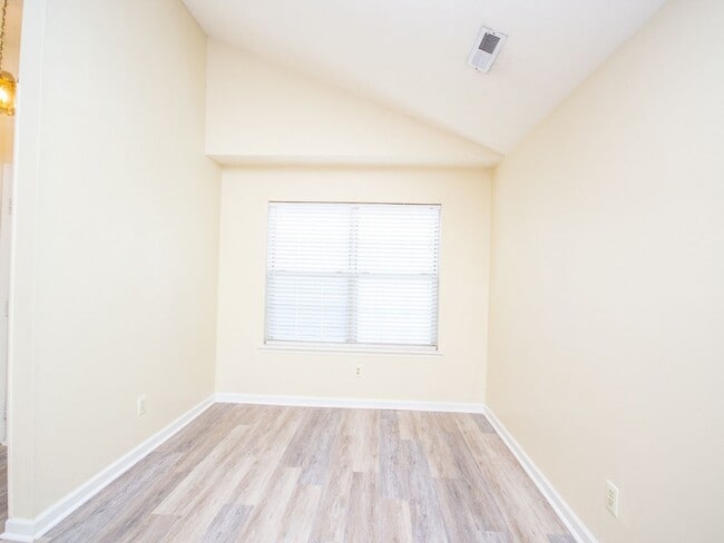 Building Photo - Location...Location....Location in Madison!