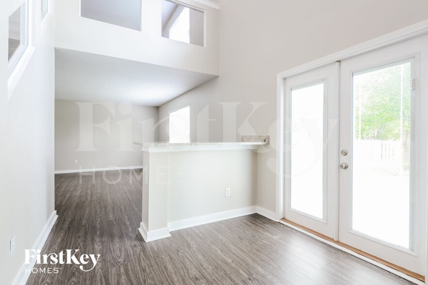 Building Photo - 7025 Village Oaks Dr