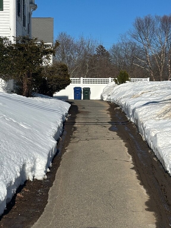 Building Photo - 1 Maple St