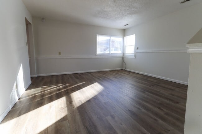 Building Photo - 1304 Essex Ct