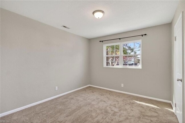 Building Photo - 3016 Aaron Dr