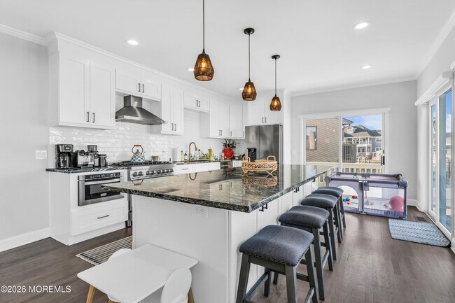 Building Photo - 3330 Windsor Ave