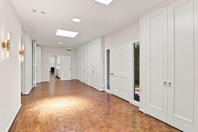 Building Photo - 820 Eucalyptus Ave
