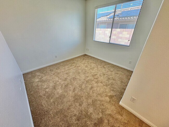 Building Photo - BEAUTIFUL 4 BEDROOM HOME IN GUARD GATED CO...