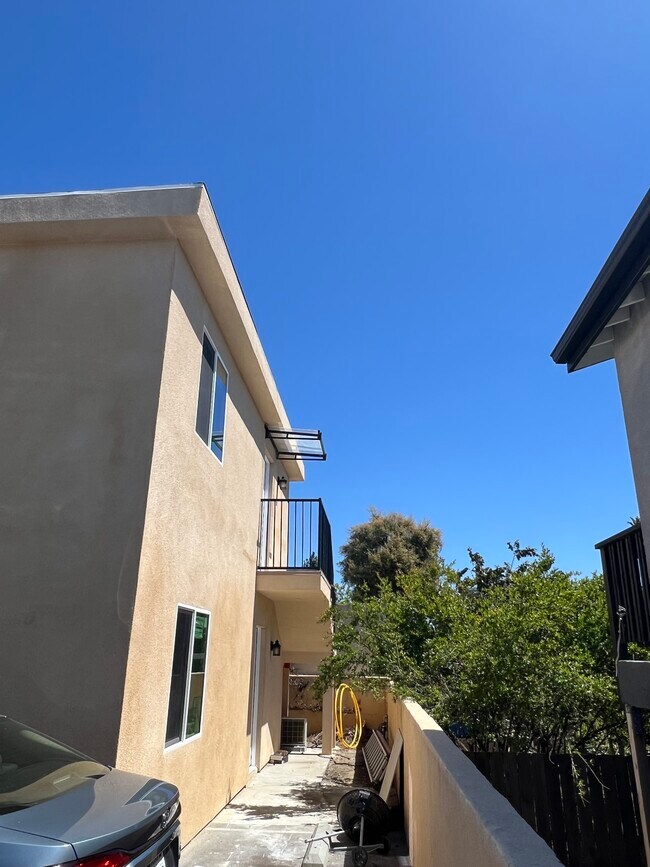 Building Photo - 14826 Vanowen St