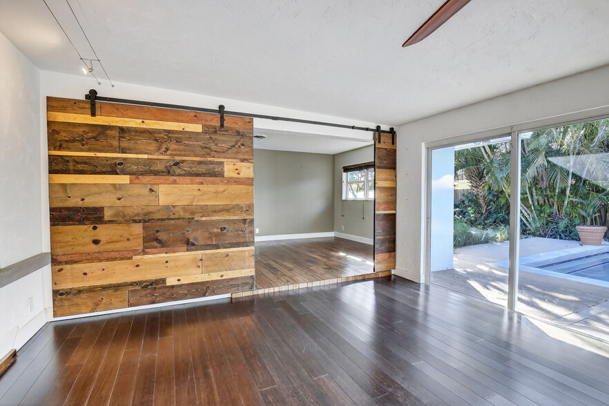 Building Photo - 2740 NE 34th St