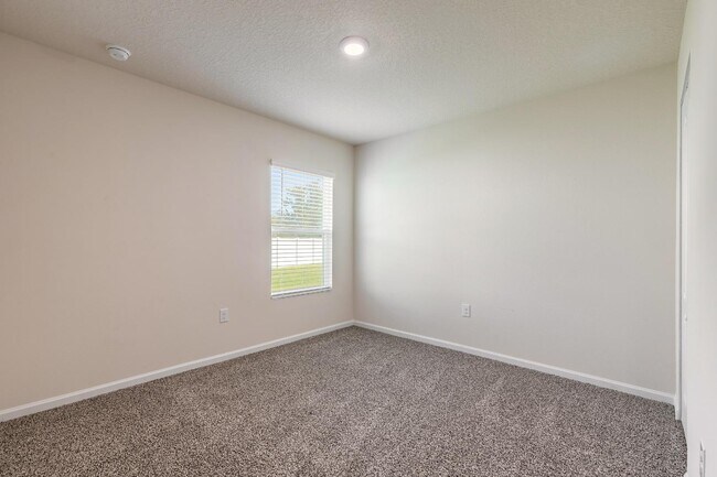 Building Photo - 109 Persimmon Dr