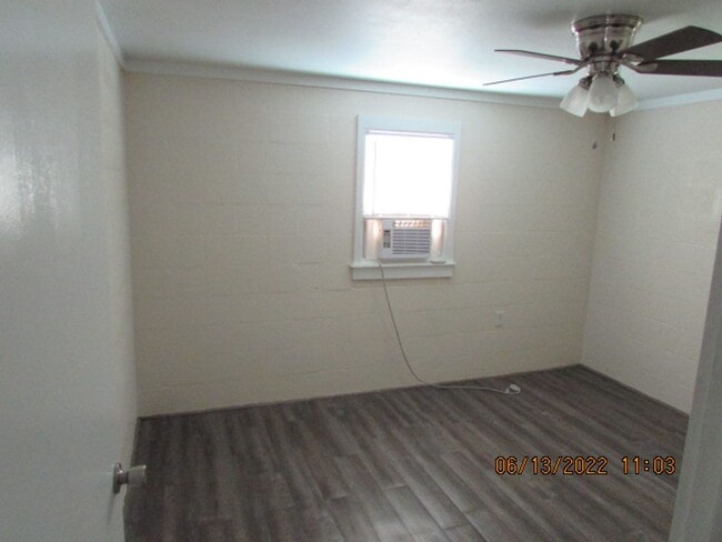 Building Photo - No Pets!