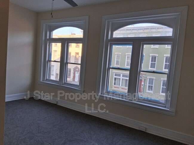 Building Photo - 112 S 6th St