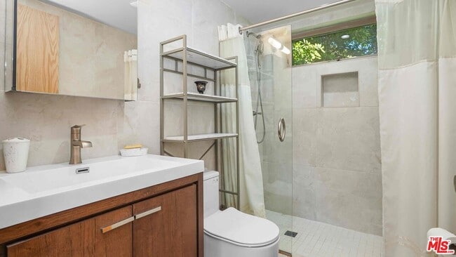 Building Photo - 116 S Glenroy Ave