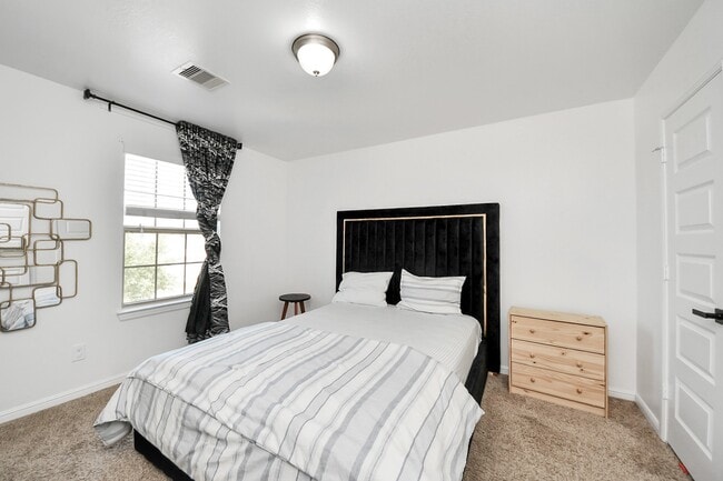 Building Photo - 8111 Fairfield Mnr Wy