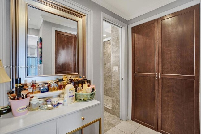 Building Photo - 330 SE 2nd St