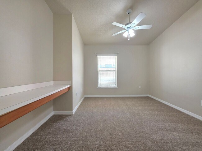 Building Photo - FOR RENT in Newberry 4 Bed, 2 bath corner home