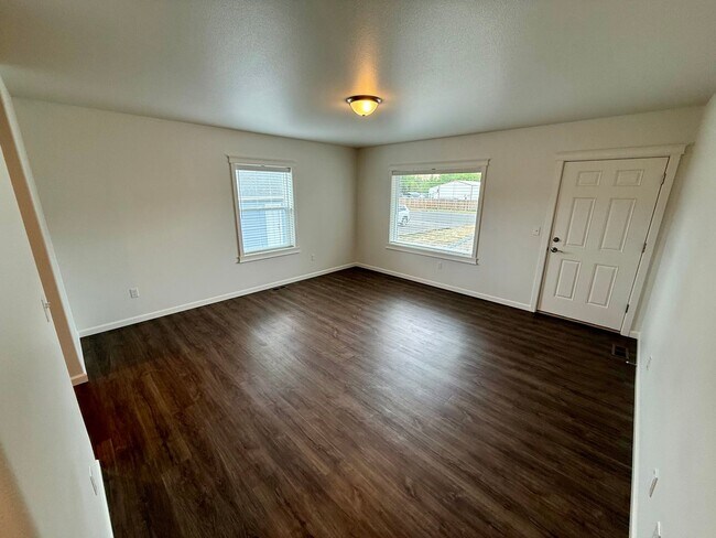 Building Photo - Spacious 4-Bedroom Home with Detached Garage & Large Yard in Clarkston