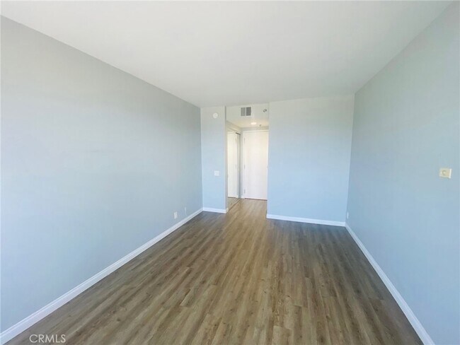 Building Photo - 525 E Seaside Way
