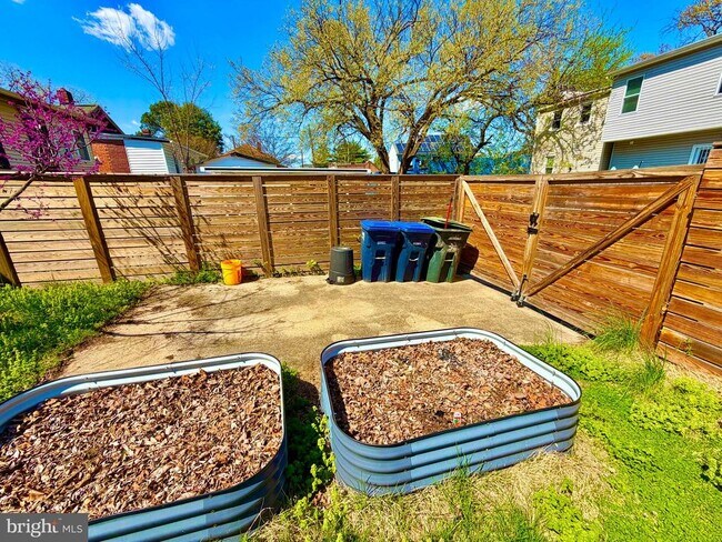 Building Photo - 4020 Grant St NE