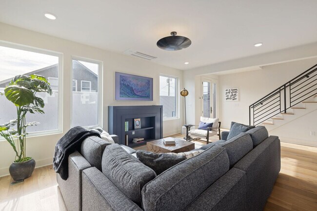 Building Photo - 1117 3rd Ave S