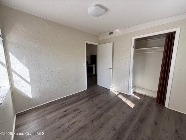 Building Photo - 347 Jepson St