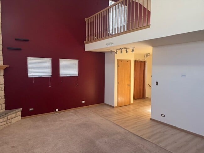 Building Photo - Don’t miss out on this 3Br, 2.5Ba