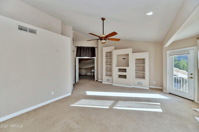 Building Photo - 1101 E Brook Hollow Dr