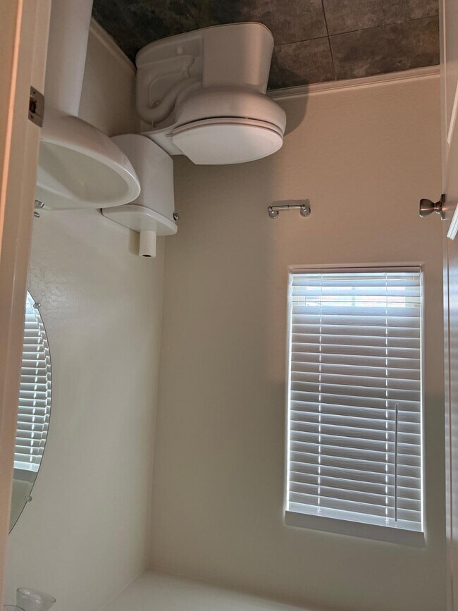 Building Photo - 16579 W Jenan Dr