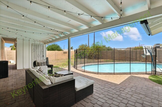 Building Photo - Charming Ranch-Style Home on a Corner Lot ...