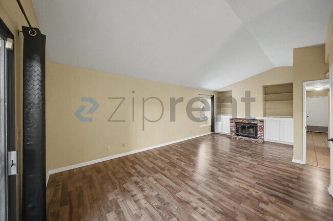 Building Photo - Unit